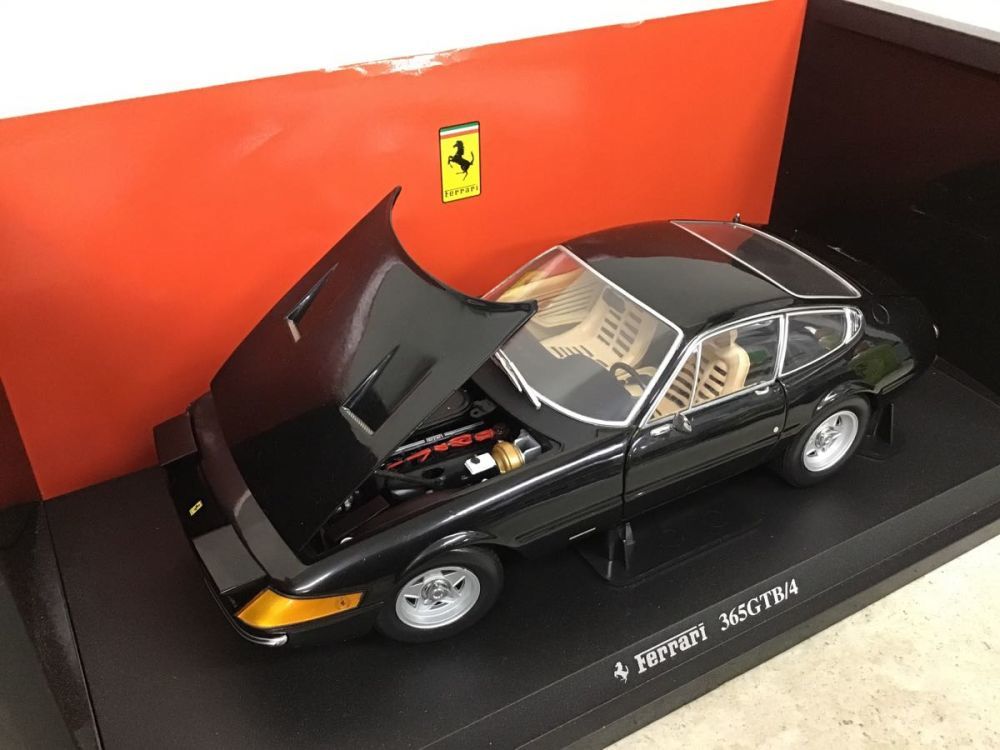 ホットウィール 1/18 フェラーリ365GTB/4 デイトナ'71 ブラック