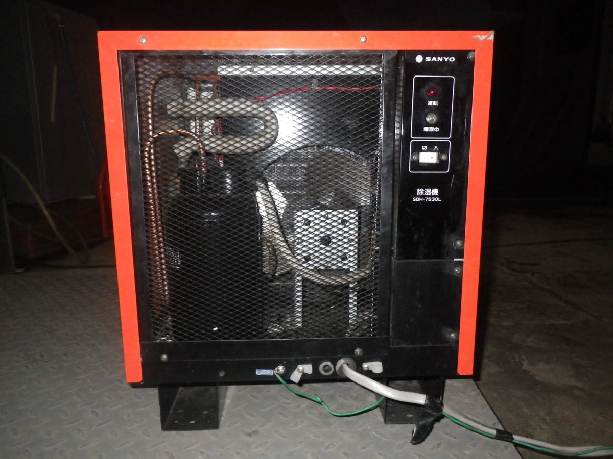 サンヨー除湿機　SDH-7530L（中古品）