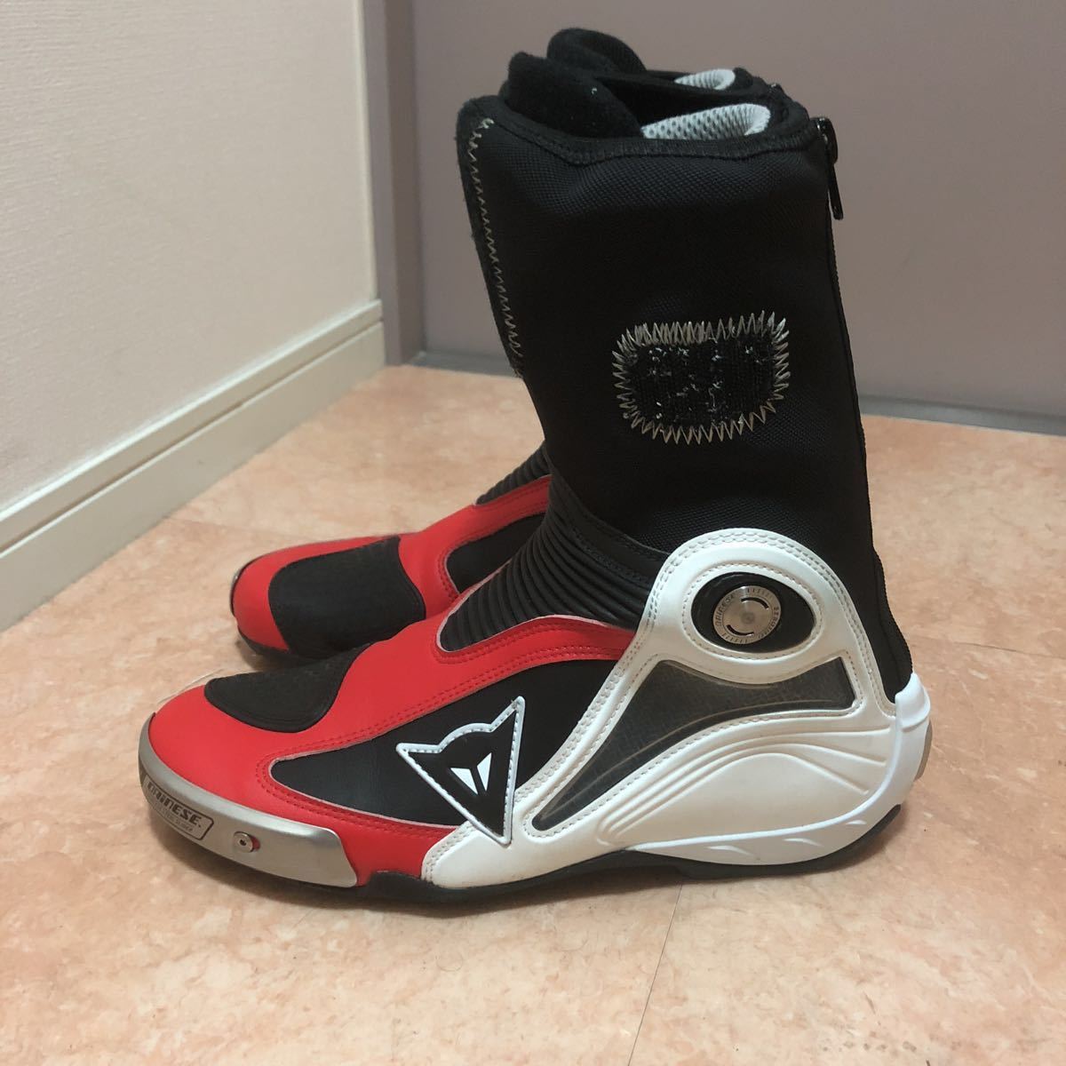 ダイネーゼ DAINESE ダイネーゼのレーシングブーツの特徴について 