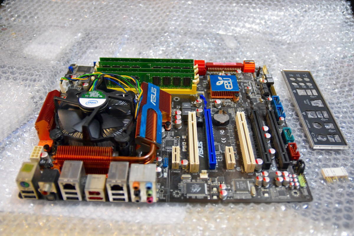 ASUS ☆ASUS P8P67 DELUXE (REV3.0) LGA1155 P67 ATX○マザーボード P8P67 REV3.0 ASUS  P8P67 Deluxe Rev.3.0 P67 ATX s.1155 - ProLine