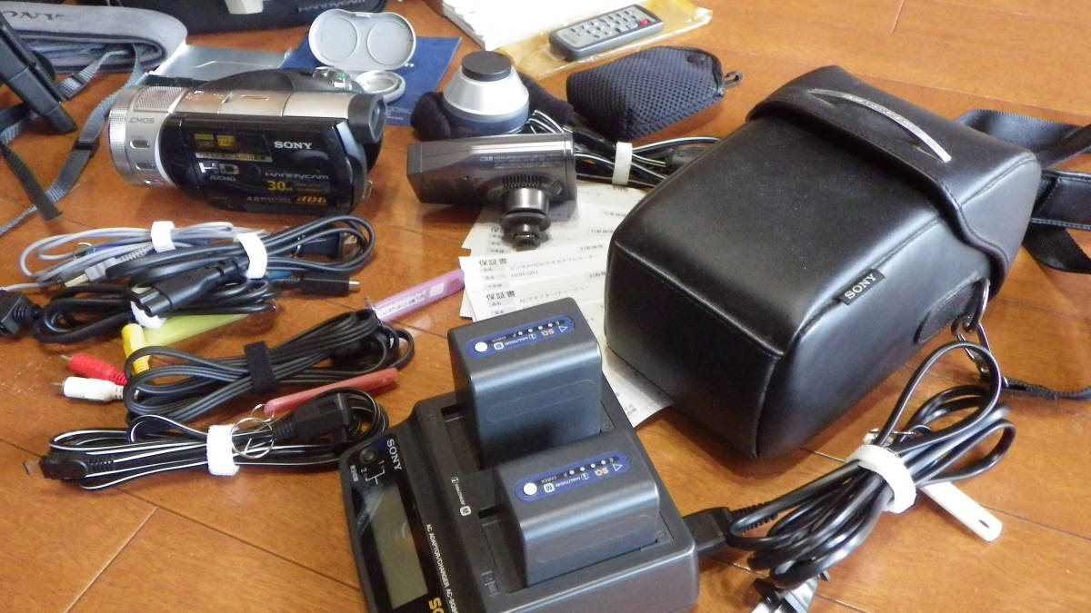 SONY AVCHDビデオカメラ HDR-SR1+周辺機材色々 ソニー、世界初のAVCHD対応DVD&frasl;HDDカム ブラック : Zooma!」 ハイビジョンを当たり前に\u2015\u2015ソニー、18万円のHDビデオカメラ「HDR-HC1 HDD採用のハイビジョンハンディカム\u2015\u2015ソニー「HDR-SR1」：レビュー（1