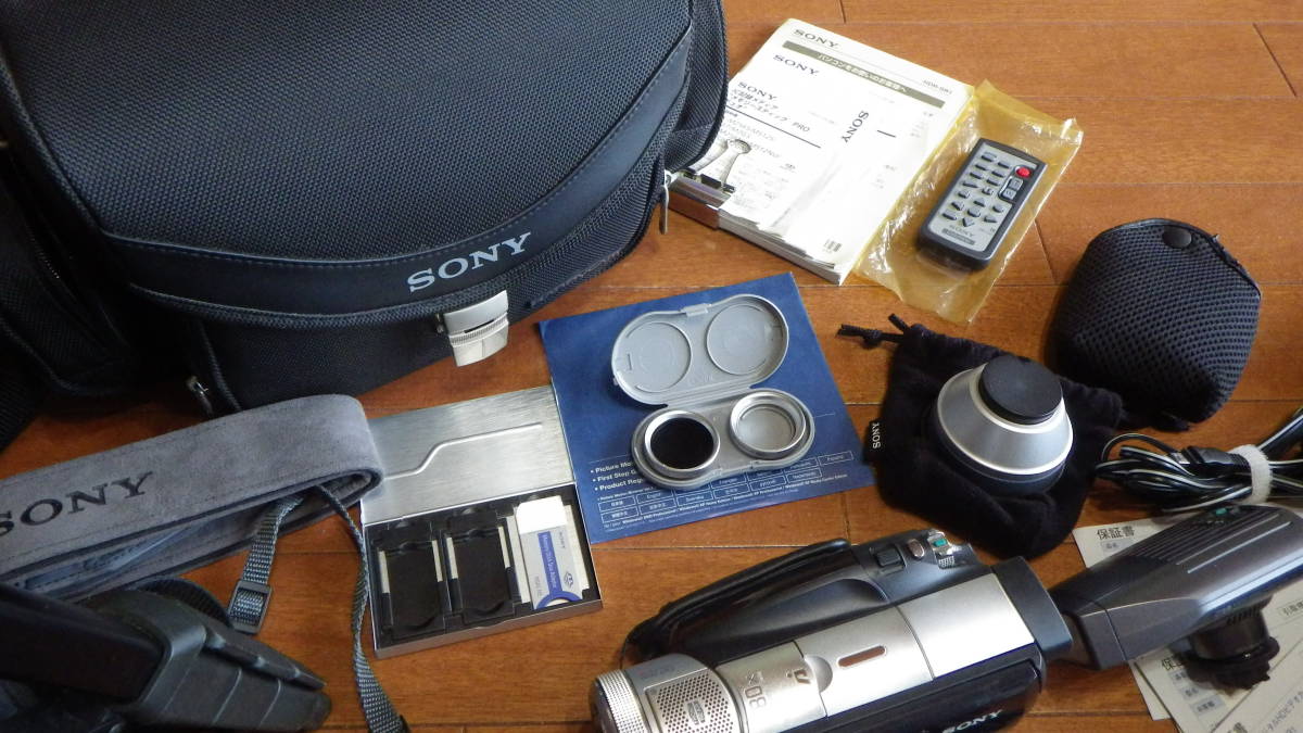 SONY AVCHDビデオカメラ HDR-SR1+周辺機材色々 ソニー、世界初のAVCHD対応DVD&frasl;HDDカム ブラック : Zooma!」 ハイビジョンを当たり前に\u2015\u2015ソニー、18万円のHDビデオカメラ「HDR-HC1 HDD採用のハイビジョンハンディカム\u2015\u2015ソニー「HDR-SR1」：レビュー（1