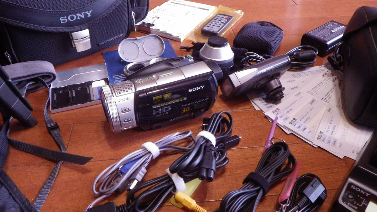 SONY AVCHDビデオカメラ HDR-SR1+周辺機材色々 ソニー、世界初のAVCHD対応DVD&frasl;HDDカム ブラック : Zooma!」 ハイビジョンを当たり前に\u2015\u2015ソニー、18万円のHDビデオカメラ「HDR-HC1 HDD採用のハイビジョンハンディカム\u2015\u2015ソニー「HDR-SR1」：レビュー（1