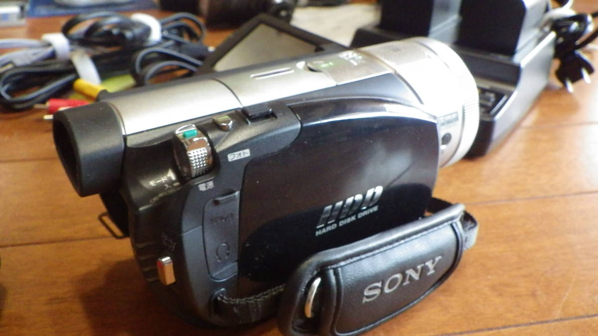 SONY AVCHDビデオカメラ HDR-SR1+周辺機材色々 ソニー、世界初のAVCHD対応DVD&frasl;HDDカム ブラック : Zooma!」 ハイビジョンを当たり前に\u2015\u2015ソニー、18万円のHDビデオカメラ「HDR-HC1 HDD採用のハイビジョンハンディカム\u2015\u2015ソニー「HDR-SR1」：レビュー（1