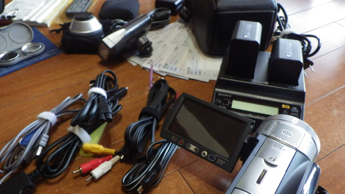SONY AVCHDビデオカメラ HDR-SR1+周辺機材色々 ソニー、世界初のAVCHD対応DVD&frasl;HDDカム ブラック : Zooma!」 ハイビジョンを当たり前に\u2015\u2015ソニー、18万円のHDビデオカメラ「HDR-HC1 HDD採用のハイビジョンハンディカム\u2015\u2015ソニー「HDR-SR1」：レビュー（1