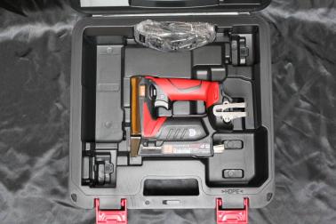 1年保証付 新品 MAX マックス 充電式タッカ 14.4V/18V TG-Z4 本体のみ(電池パック・充電器別売)