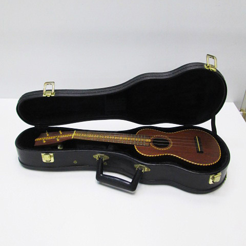 ☆美品☆LOCO Ukulele DUK-RB ウクレレ ハードケース付 楽器