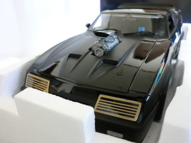 1/18 FORD XBファルコン チューンドバージョン ブラック