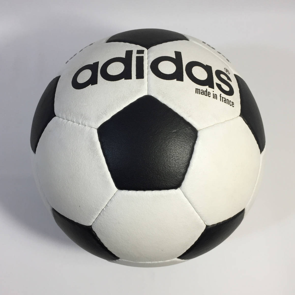 アディダス ヒストリカル マッチボール 1974 ワールドカップ 西ドイツ大会 モデル テルスター 5号球 W杯 公式 サッカーボール 記念品 関連グッズ 売買されたオークション情報 Yahooの商品情報をアーカイブ公開 オークファン Aucfan Com