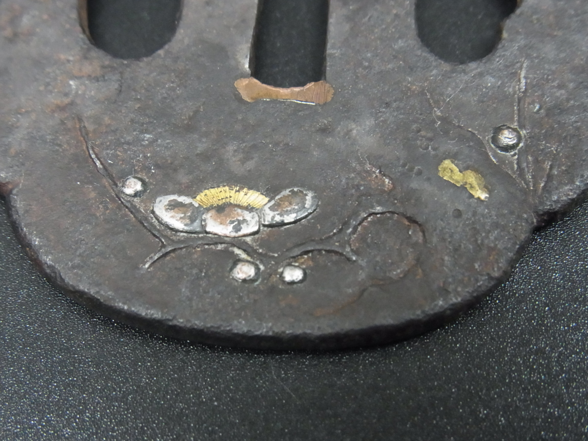 蔵時代 時代 梅象嵌文刀鍔 刀装具 鉄鍔 (WMJU99 武具 「埋忠