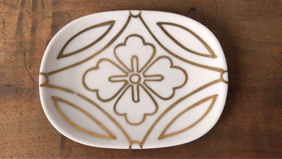 東哉 とうさい 京都 清水焼 小皿 器 金彩 花 紋様 線図 白磁 未使用品