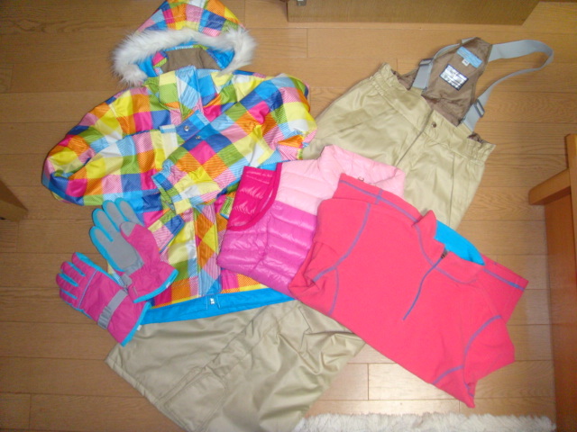 スキーウエア　5点セット（ウエア上下・ダウンベスト・インナーフリース・手袋）130～140