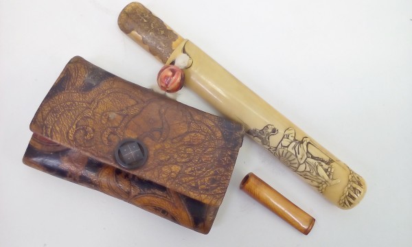 煙管入れ　筒　キセル？　たばこ キセル 煙管筒 アンティーク 煙草入れ 時代物 喫煙具 煙管 梅雲？ 在銘