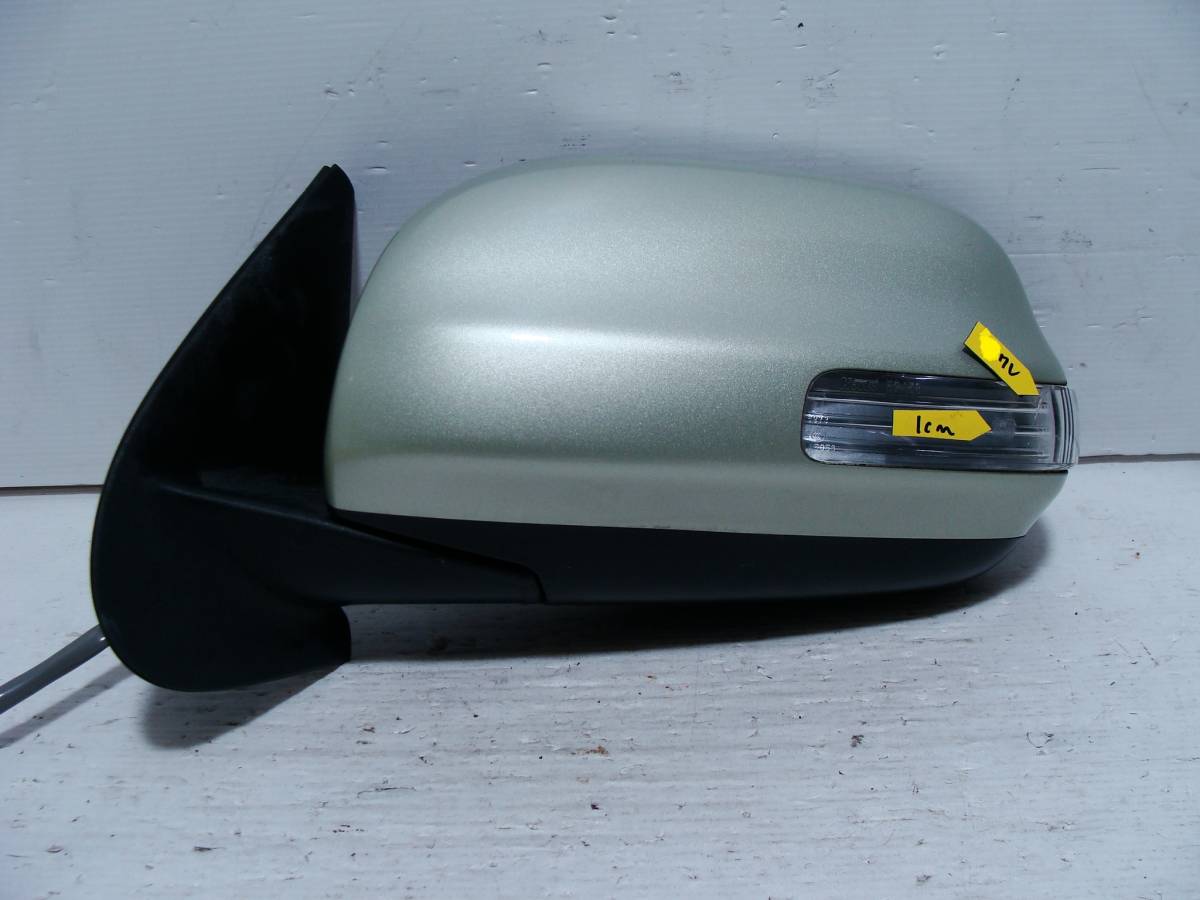 DBA-NCP81G シエンタ 純正 サイドミラー 中古 （管理：230413-02)　運転席側 右 R ドアミラー ミドリ 6U6 ※キズ※ シエンタ ncp81g 1NZ-FE 068 サイドミラー ミラー