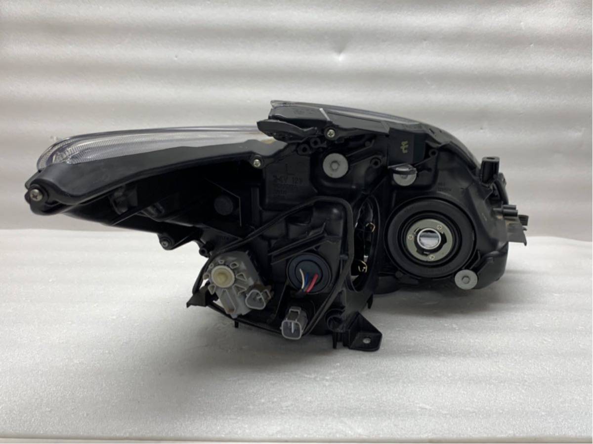 プリウス ZVW30 後期 純正 左 ヘッドライト HID KOITO 47-52 刻印モ