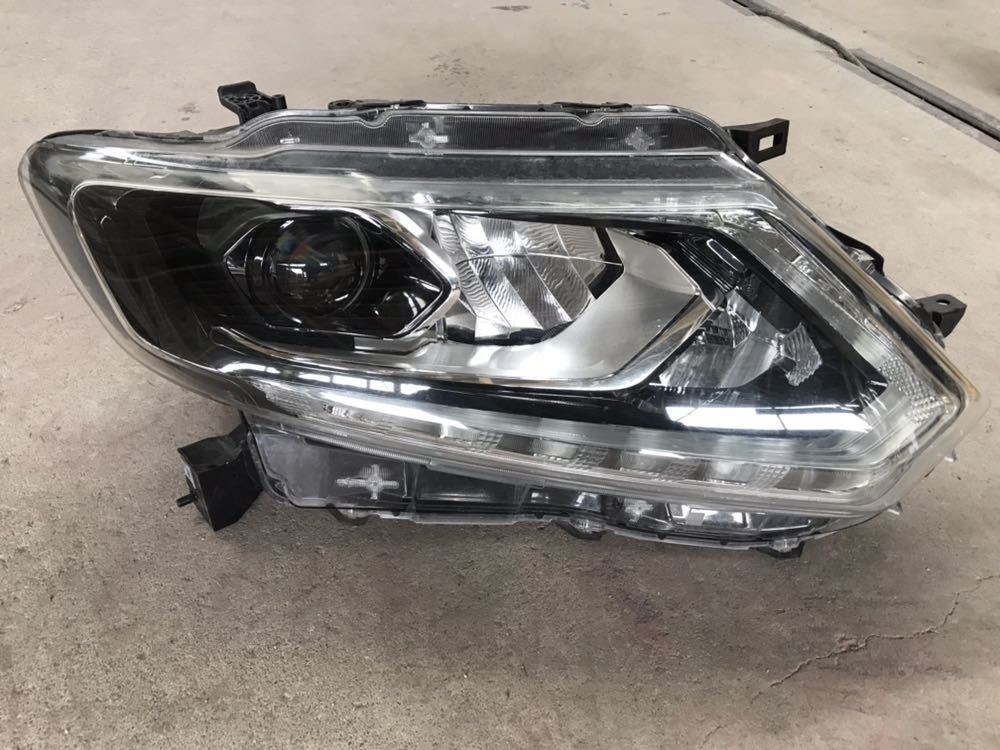 T32 エクストレイル 純正LEDヘッドライト右