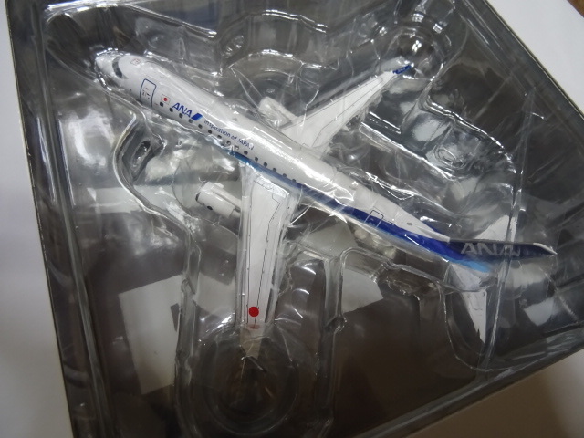 新品 全日空 MRJ90 地上姿勢（滑走路）1/200 1⁄200 MRJ90 三菱航空機