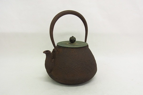 V088-vA450 龍文堂造 輪繋紋富士山形鉄瓶 9×22cm 1565g 現状品⑧