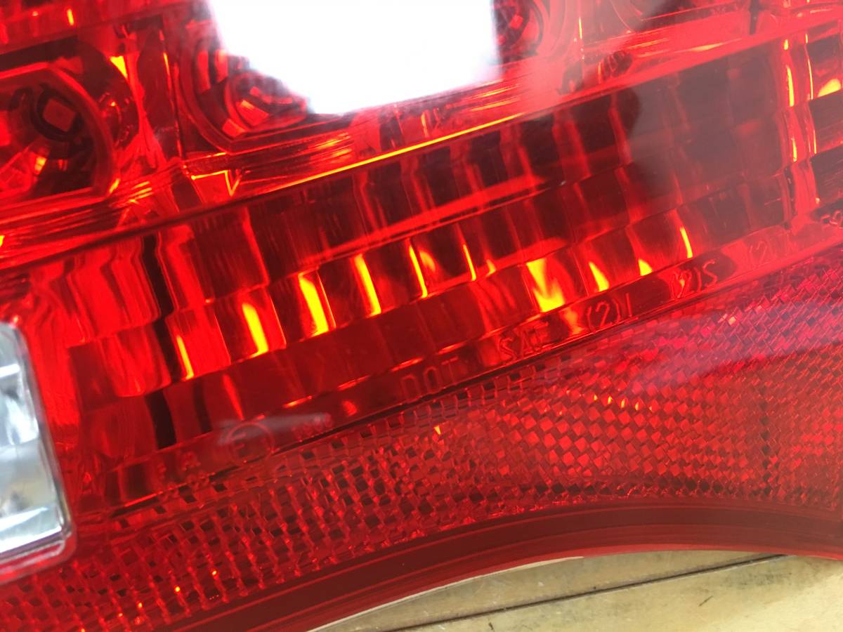 割れ無 アウディ A6 4FBVJA オールロード クワトロ 4.2 FSI 純正 右 フィニッシャー テールランプ 内側 4F 右ハンドル ...