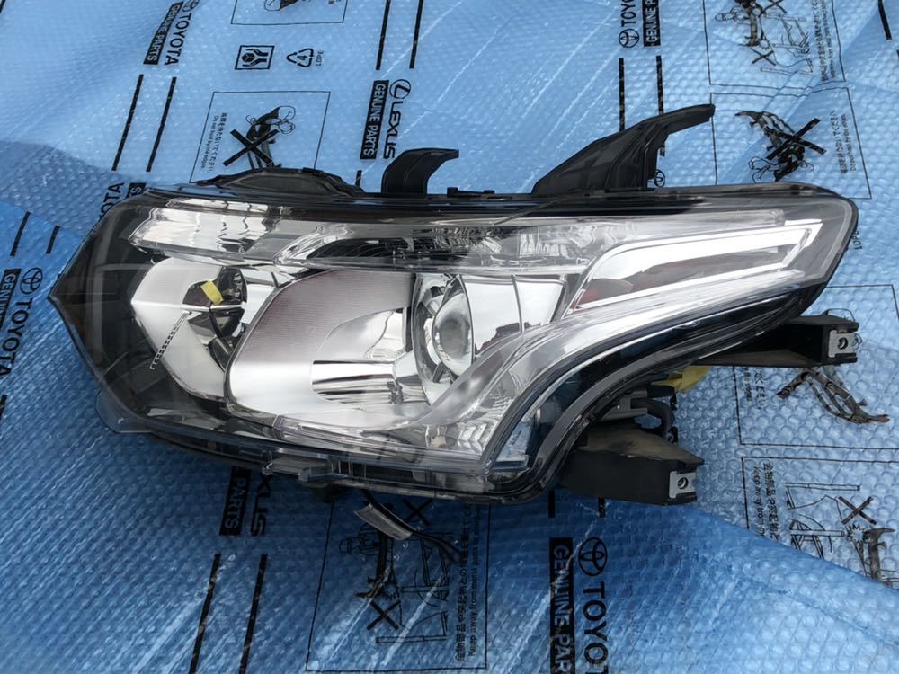 三菱 アウトランダー PHEV GG2W HID 中古 左ヘッド ライト ランプ