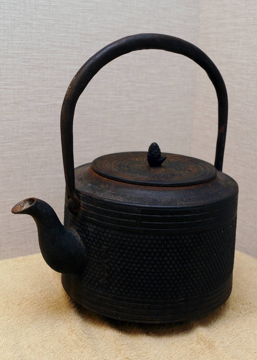 鉄瓶 南部鉄器 霰 薫山工房 1.0L 南部型 – アンティーク 大霰 宝生堂