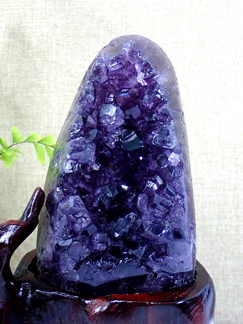 A 極上ウルグアイアメジストクラスター原石（幸運水晶）天然紫水晶 
