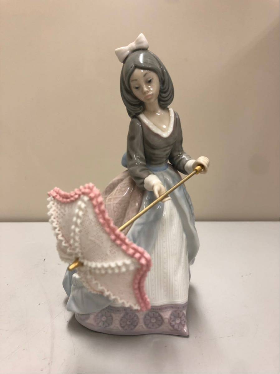 新品，定番人気 LLADRO リヤドロ 5210 パラソルの娘 お出かけ 少女 日傘 フィギュリン 西洋工芸 陶磁器人形 インテリア 置物 高さ20㎝ 品(リヤドロ)｜売買されたオークション情報、yahooの商品情報をアーカイブ リヤドロ