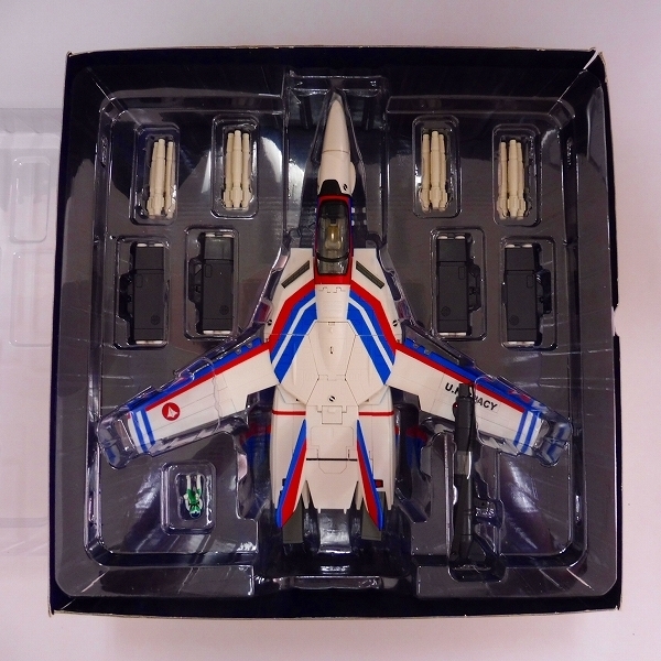 やまと 超時空要塞マクロス 1⁄48 完全変形 VF-1A ロービジ mT961c