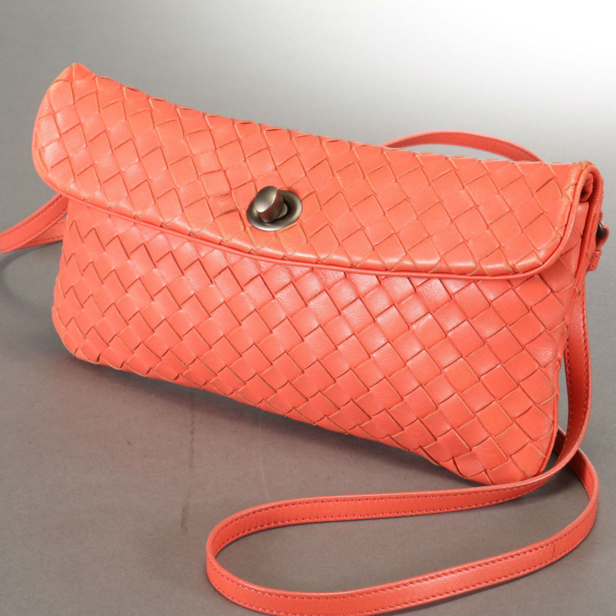 ボッテガヴェネタ イントレチャート BOTTEGA VENETA 1円 レザー 美品 