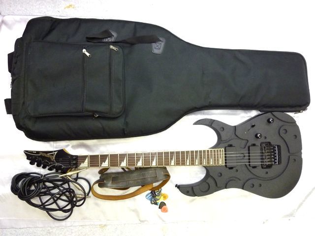 Ibanez（アイバニーズ）エレキギター 本体・ケース付き。 美品 Ibanez