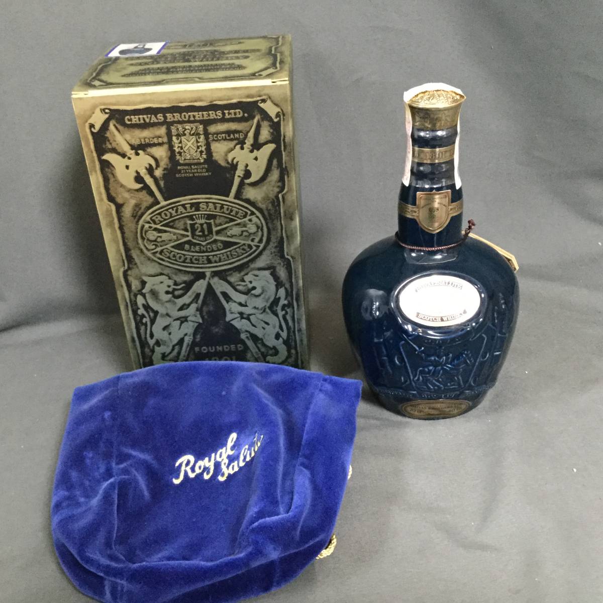 Salute Royal Whisky Scotch - Year 0 The Old Blend Signature