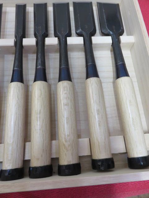 盆栽鉢 【加】667e 時代 青磁梅図六角三脚鉢 高さ 12，5cm / 植木鉢