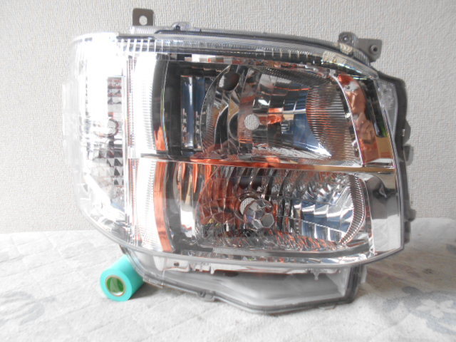 ハイエース 200系 右 26-137 純正 トヨタ 4型 ヘッドライト KOITO