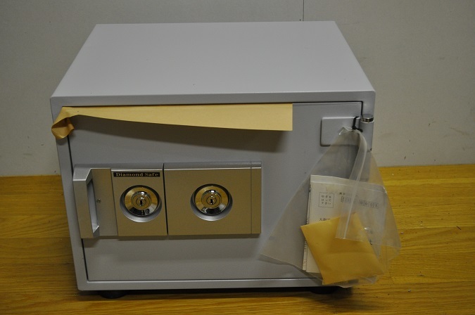 お買い得，本物保証 ダイヤセーフ 耐火金庫 シリンダータイプ 2キータイプ 品(金庫)｜売買されたオークション情報、yahooの商品情報をアーカイブ公開 - オークファン 金庫