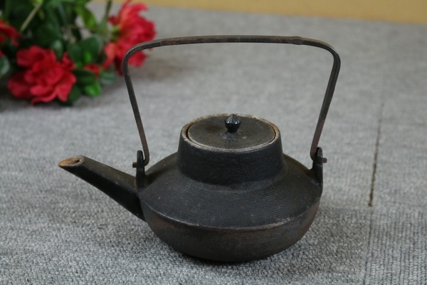 鉄瓶 酒器 玉鋼 | お屠蘇口 中古 急須型 鉄製銚子 骨董 三