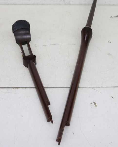 三味線 細棹 金細 トチ入り紅木 綾杉彫り 一本溝 和楽器 新品 津軽三味線 紅木 金細 綾杉胴 仮継ぎ付き 幅一寸 tugaru-kou-kin011