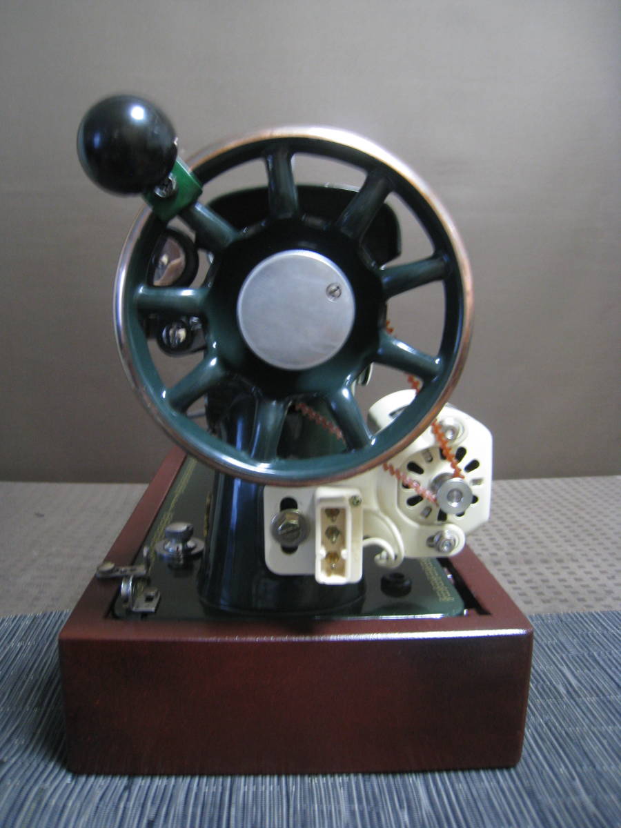 アンティークミシン　整備済み　架台付　HITACHI　電動＆手回しミシン_4