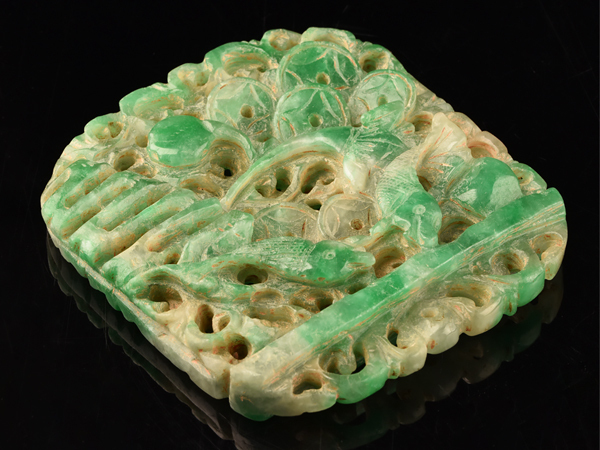 流】中国美術 天然翡翠魚彫飾 ジェイダイト 重量178g 鑑定書 箱付