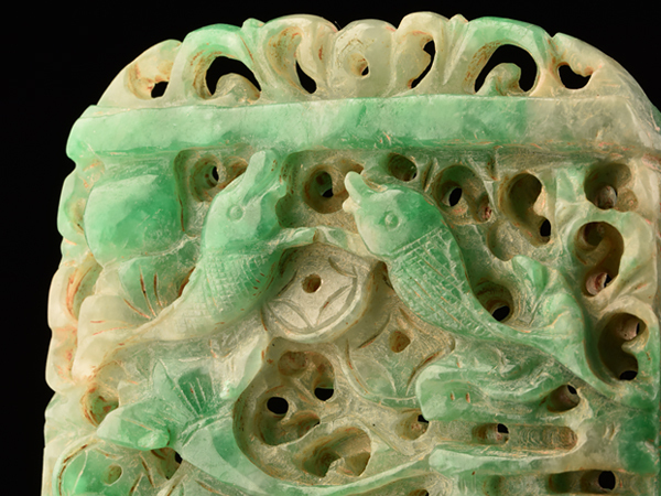 流】中国美術 天然翡翠魚彫飾 ジェイダイト 重量178g 鑑定書 箱付