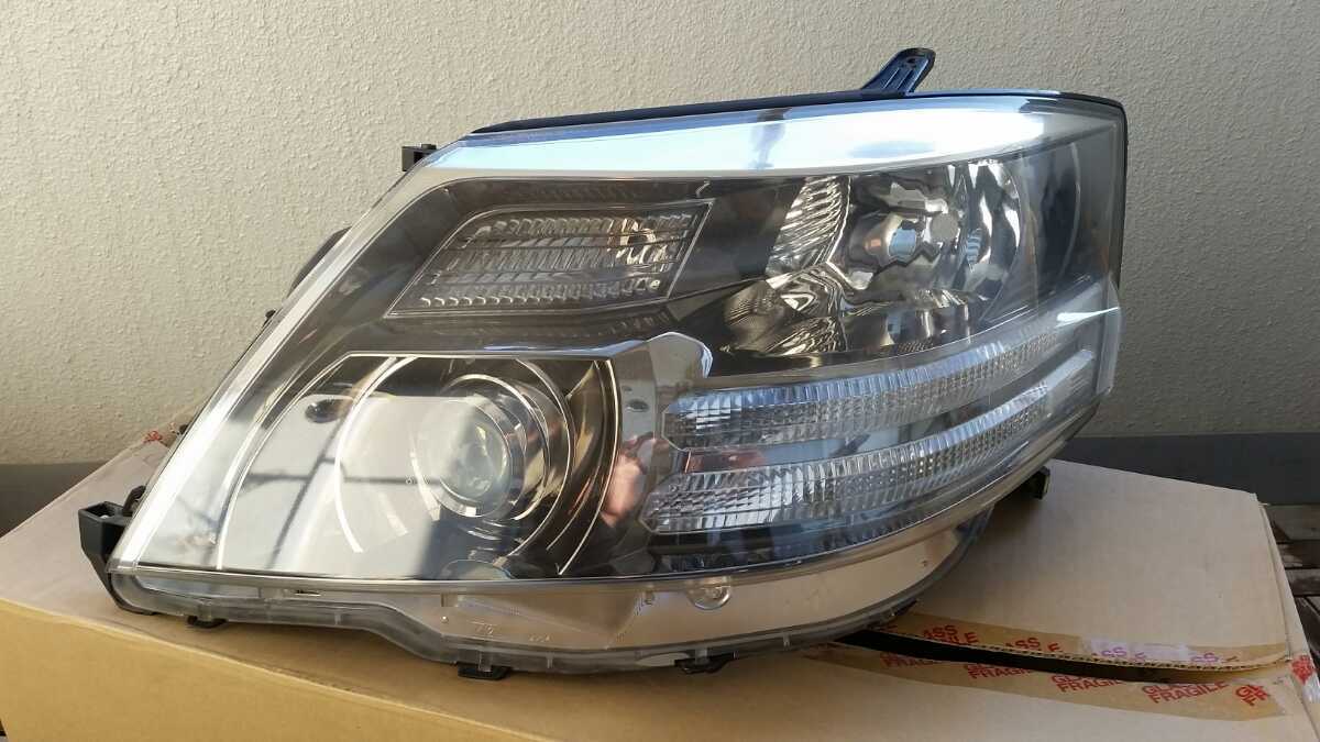 トヨタ　アルファード左純正ヘッドライト TOYOTA/トヨタ/ANH10/10系/ALPHARD/アルファード/左ヘッドライト/純正