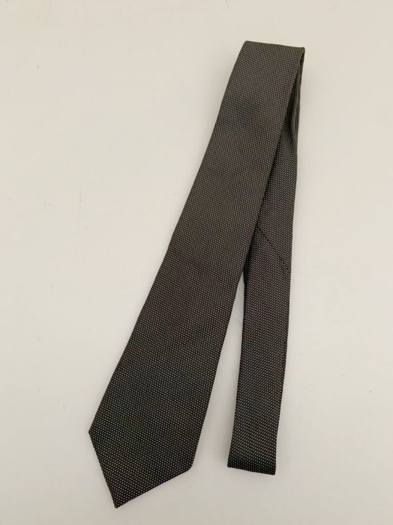  Dior イタリア製シルクネクタイ ディオールオム dior homme ドット柄 グレー(ネクタイ)｜売買されたオークション情報、yahooの商品情報をアーカイブ公開 - オークファン 服飾小物