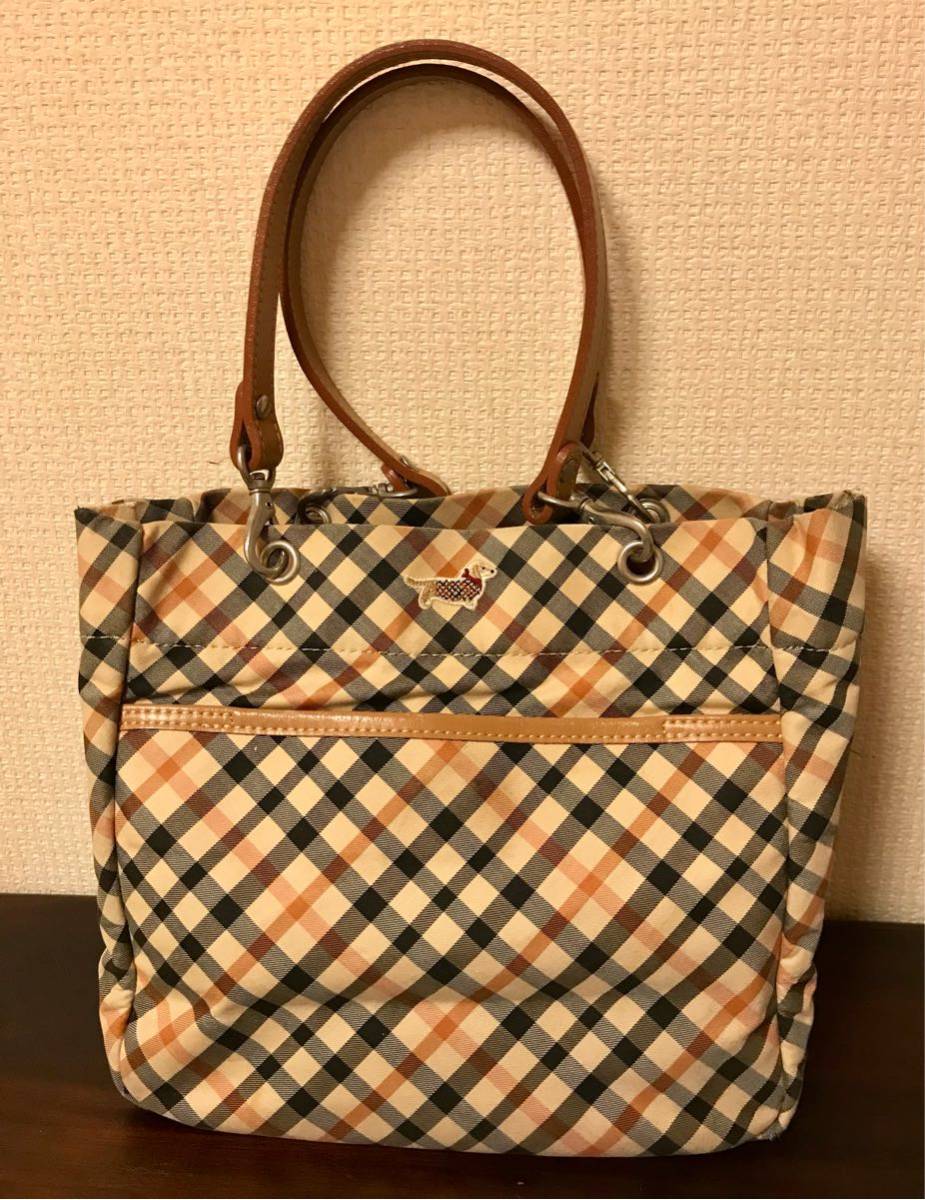 HOT，お買い得 DAKS ダックス レディース バッグ チェック ハンドバッグ ゴルフ ダックスフンド 散歩 犬の散歩 バーバリー BURBERRY ベージュ ロンドン(ポーチ)｜売買されたオークション情報、yahooの商品情報 ポーチ