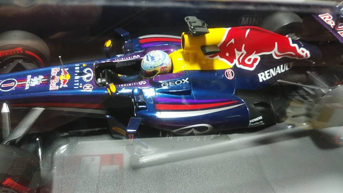 PMA 1/18 レッドブルレーシングルノー RB9 no.1 S.ベッテル ブラジルGP