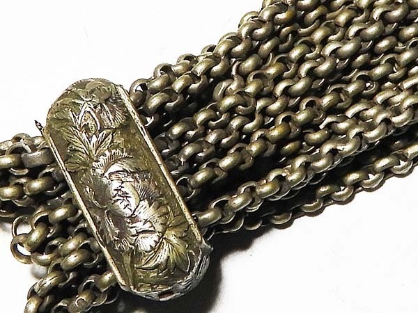 桃】提げ物：金工鉄地金銀象嵌栗に紅葉煙草入れ飾り金具 美術品