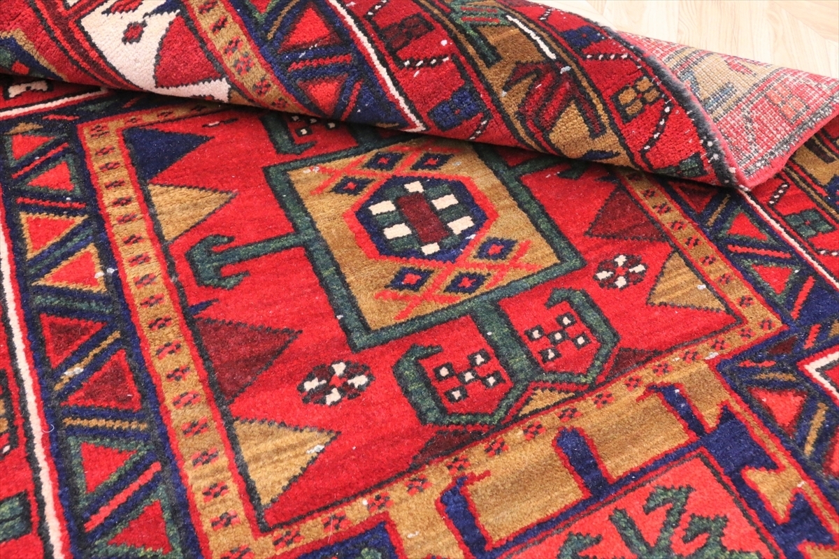 発色が綺麗に残っている一枚です イラン産 ペルシャ絨毯 手織り 313 