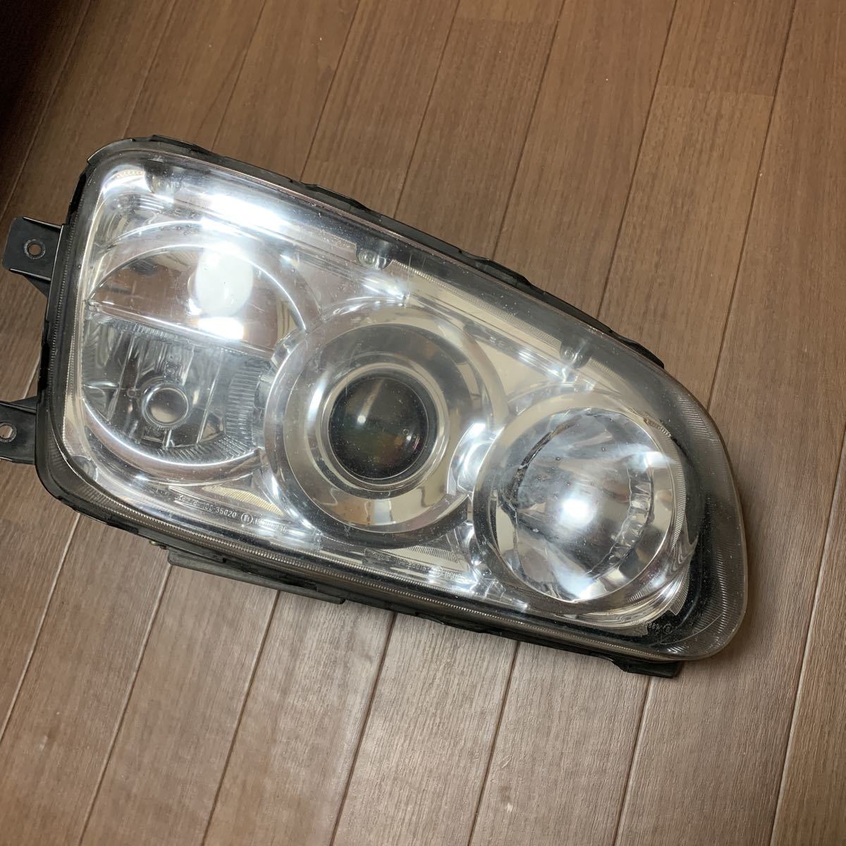 ☆純正ヘッドライト 日野グランドプロフィア 右ヘッドライト 日野 車検対応日野グランドプロフィア プロフィア U033 純正HID プロジェクターLEDヘッド