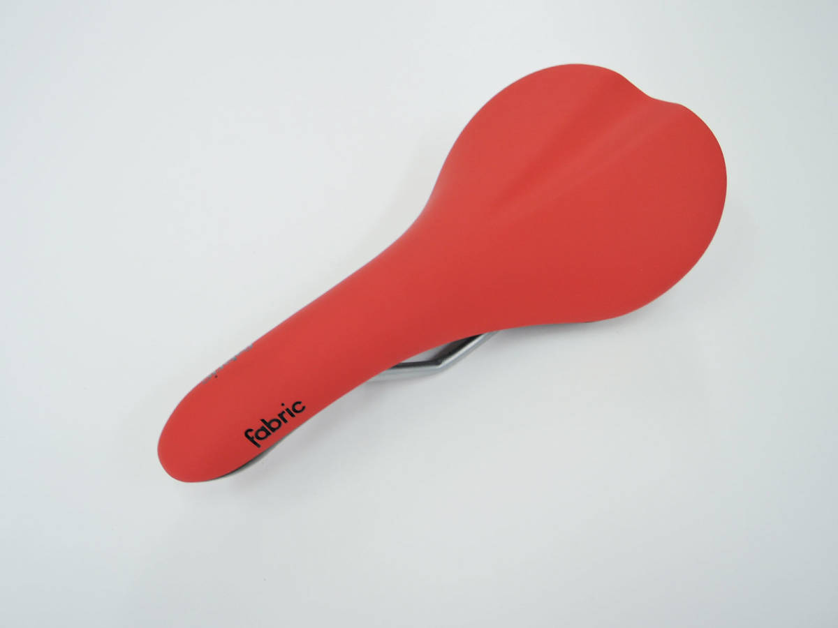 【新品，お買い得】 fabric Scoop レッド(サドル)｜売買されたオークション情報、yahooの商品情報をアーカイブ公開 - オークファン その他