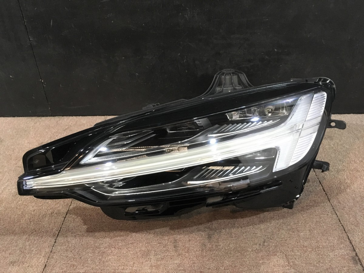 ボルボ V60 ZB420 純正LEDヘッドライト 左【品番：32228811】VOLVO