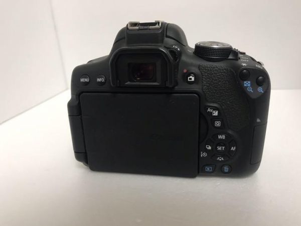 一眼レフカメラ　★極上品★canon kiss x8i　★☆687 EOS X8i Canon 整備済み品 ❣️美品❣️ STMレンズ