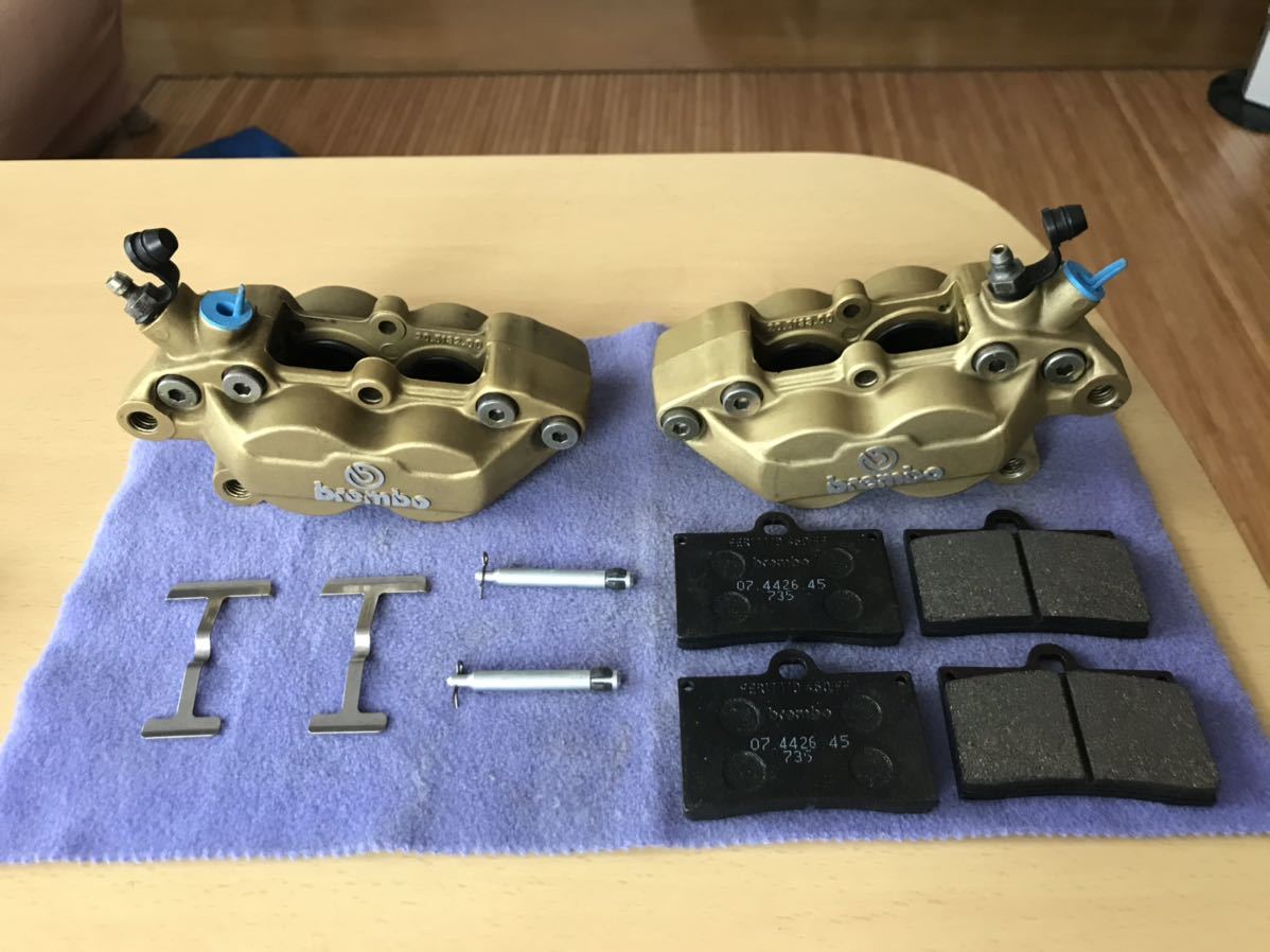 人気，限定セール 個人出品 brembo ４ポットキャスティングキャリパー 40㎜ピッチ 左右セット パッド パッドピン付(ドゥカティ用)｜売買されたオークション情報、yahooの商品情報をアーカイブ公開 - オークファ ドゥカティ用